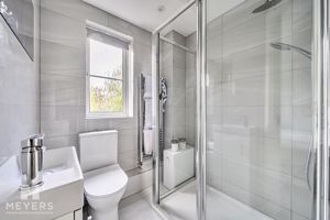 Ensuite 1- click for photo gallery